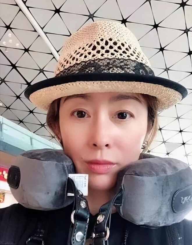 张敏现身上海：在泰国买别墅 和小10岁男友相伴（配图7）