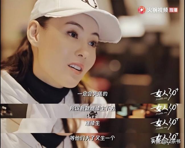 原来她是张柏芝妈妈 今68岁打扮时尚似少女