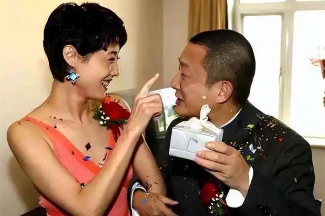 她一婚嫁富商二婚嫁导演三婚再嫁富商 今怎样了?（配图8）