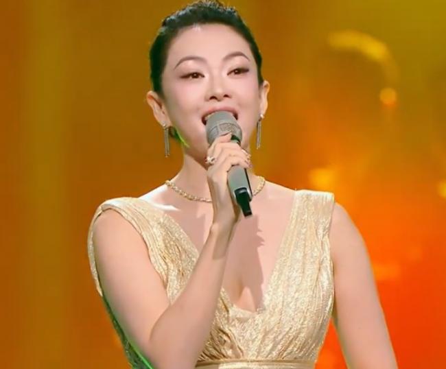 大湾区晚会：李宇春身材真好，刘涛好惊艳