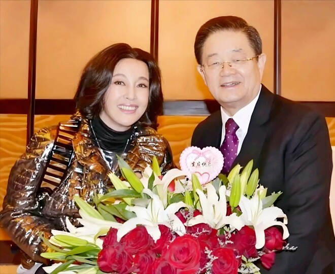 刘晓庆百花奖走红毯 最让人佩服之处：不嫁富豪（配图9）