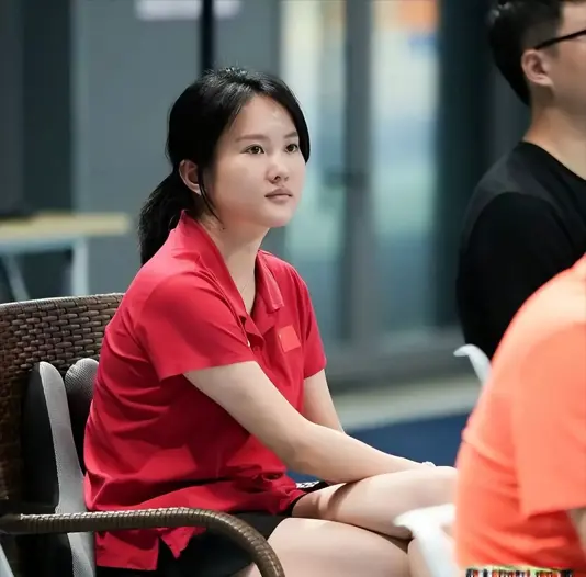 与陈若琳恋爱水落石出！樊振东海外生活曝光，难怪谈及退役和心愿