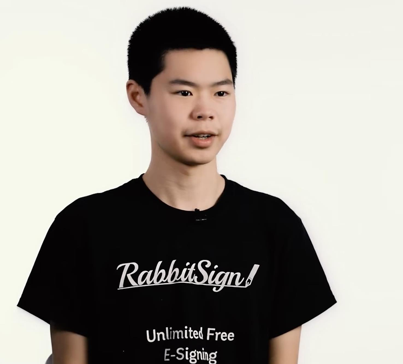 华裔青年Stanley Zhong与父亲以种族歧视控告多所大学，如今其中一案迎来...