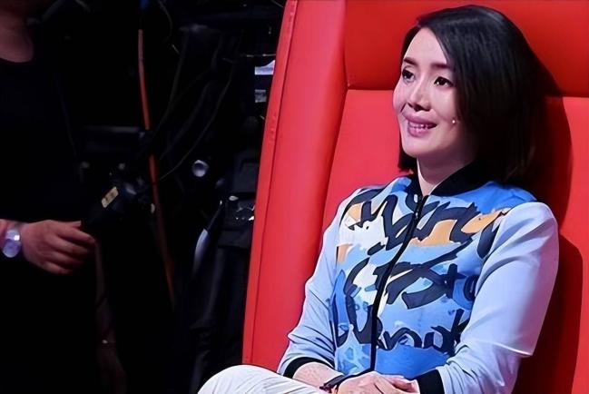 她是军人出身，被坑演了三级片，险赔2亿