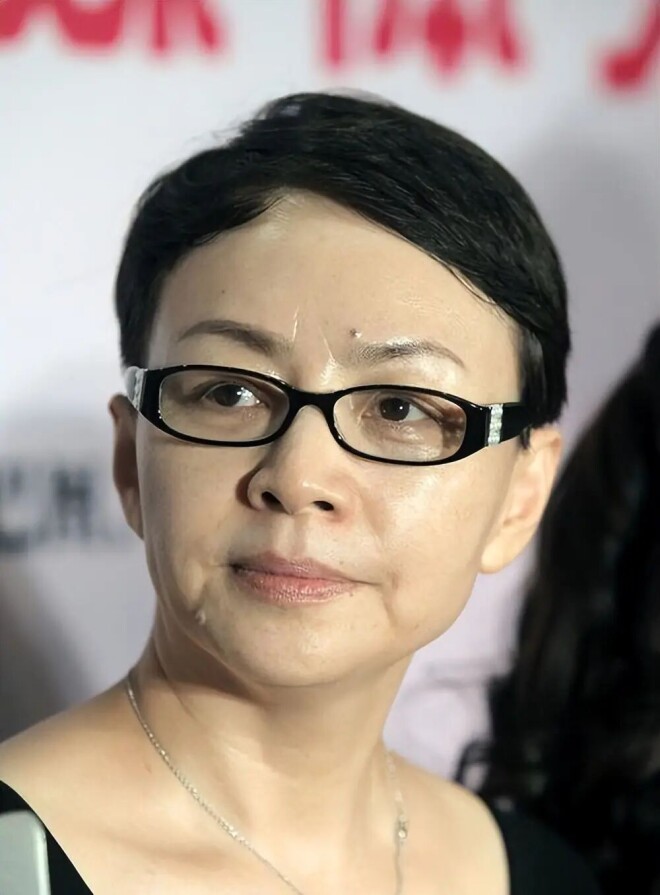 宋丹丹财产公证：12亿儿子按月领 老公不参与（配图2）