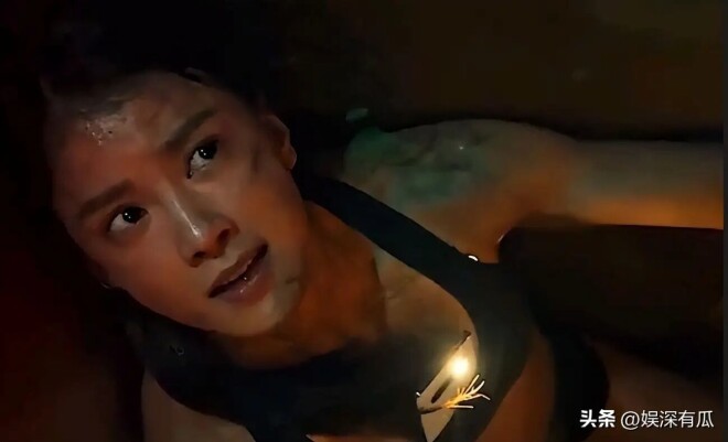 44岁演员女星穿泳装给女儿喂奶 日常画面引热议（配图18）