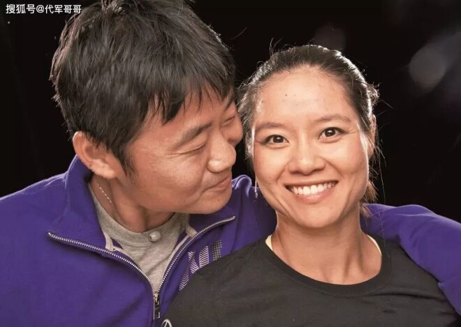 44岁李娜近况曝光 嫁给姜山20年儿女双全（配图6）