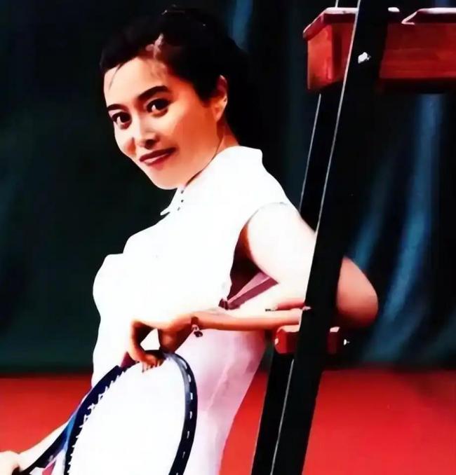 年轻时没管好下半身，如今66岁的她依旧单身