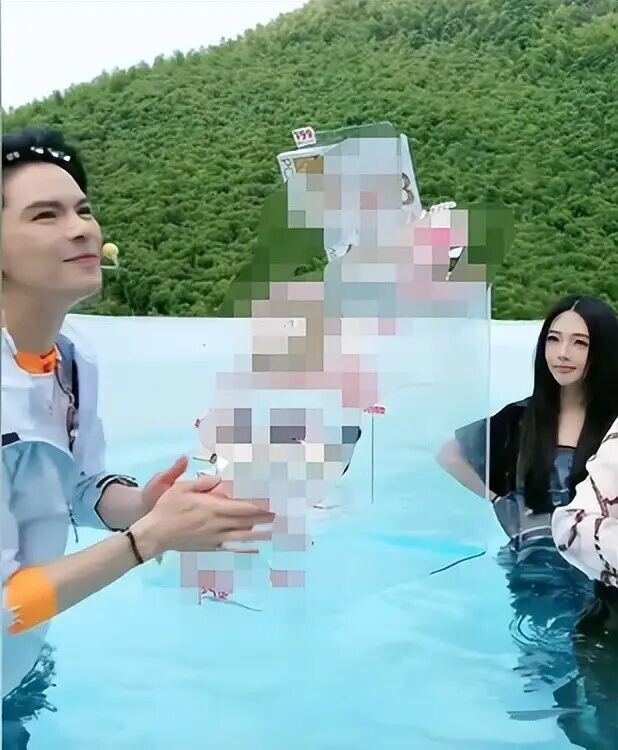 向佐助理撞脸郭碧婷 黑长直、大眼睛完美复刻（配图8）