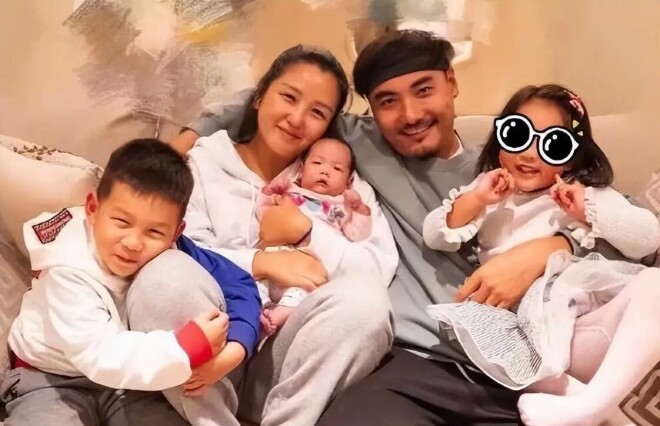 释小龙何洁分手14年：一个身家过亿 一个养不起娃（配图8）