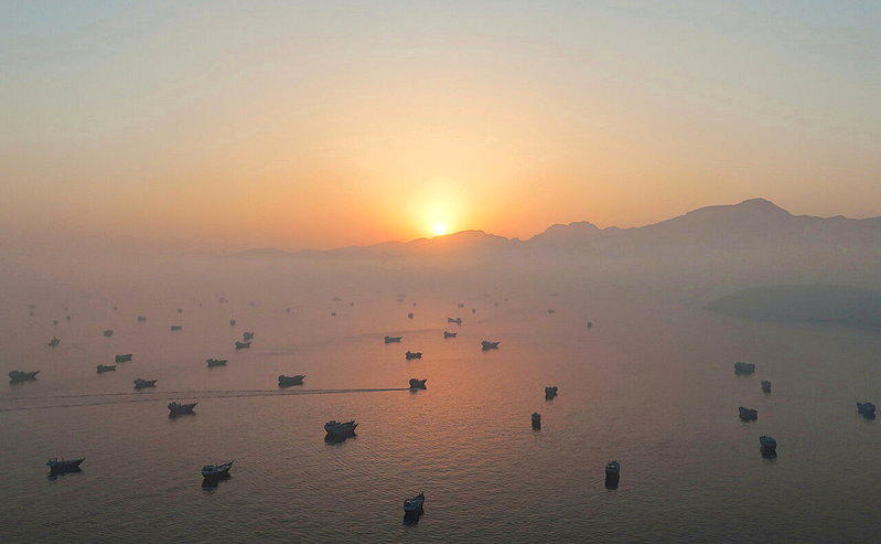 荷莫兹海峡空拍图，摄于6月18日。（路透）