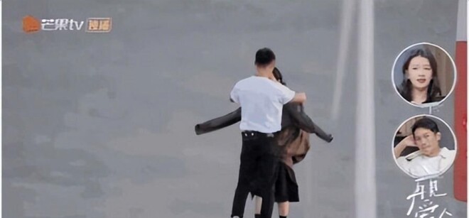 离婚后带着儿子租房子住 如今48岁再次走红（配图9）