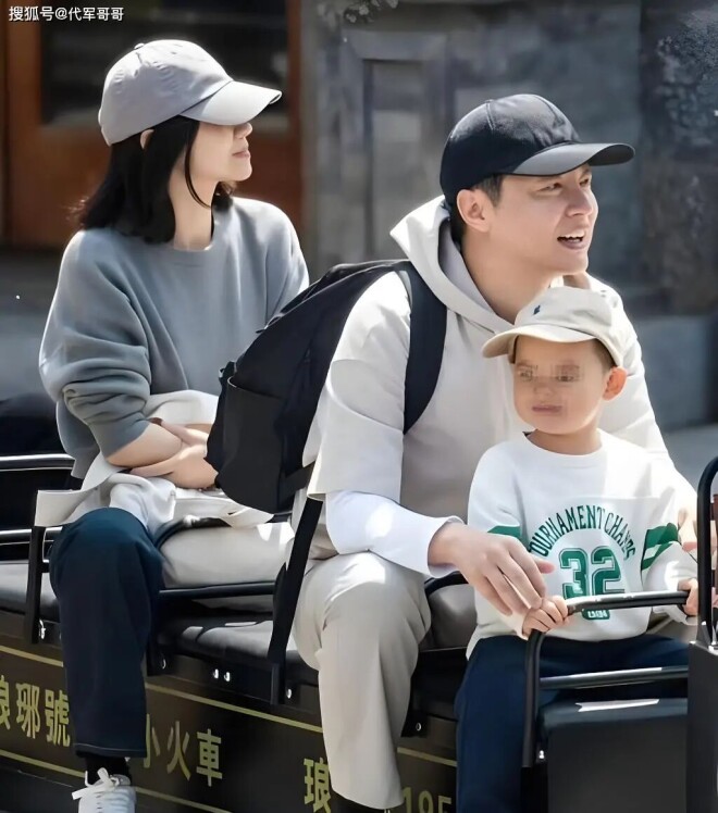 50岁央视名嘴任鲁豫近况 娶富家千金生两个儿子（配图7）