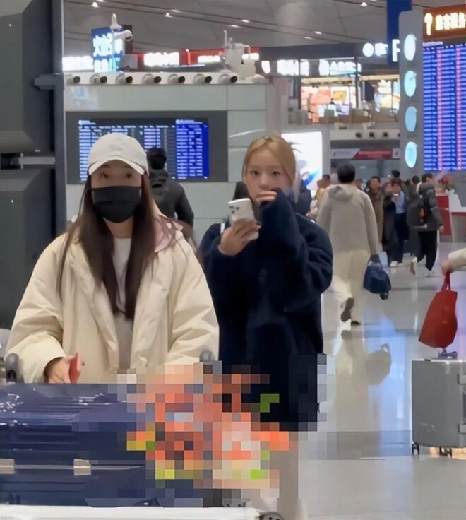 16岁赵薇女儿近照引关注 穿搭气质变化大（配图4）