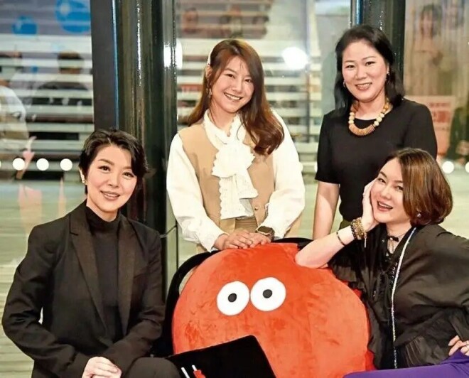 香港知名女星与旧爱夫妇一起庆生 晒三人合照（配图8）