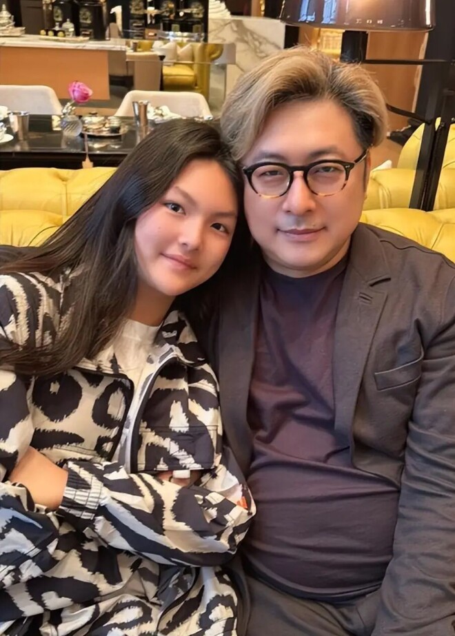 让李湘怀二胎的那个男人竟还给她留下了一手好牌（配图27）