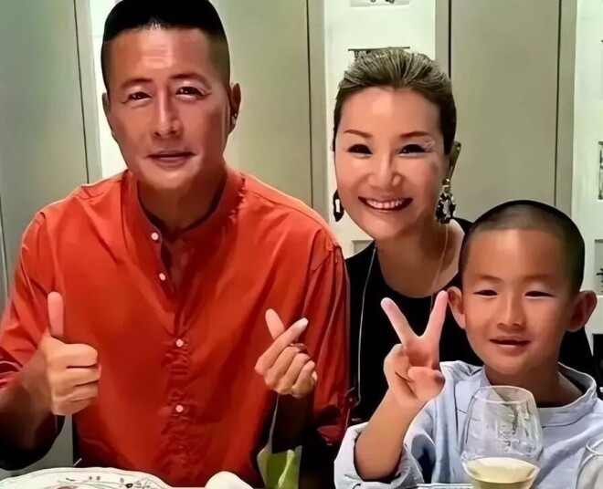 上海的富婆王玲 和大16岁高曙光很恩爱（配图6）
