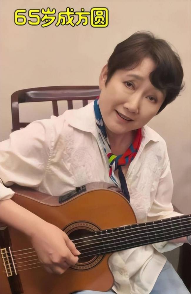 和王刚离婚24年，成方圆已成他高攀不起的样子