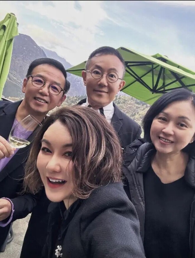 香港知名女星与旧爱夫妇一起庆生 晒三人合照（配图5）