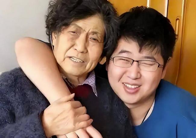 倪萍痛失两位“至亲”，还得为儿子操心
