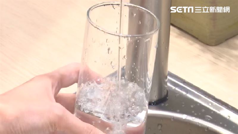 狂灌水会中毒   丧命   医曝饮用上限