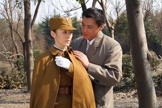 她是军人出身，被坑演了三级片，险赔2亿
