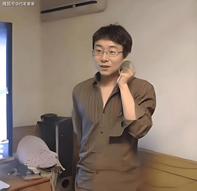 冯巩近况：娶中学同学43年 儿子成为他的骄傲
