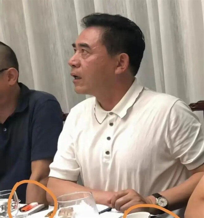 张嘉益好友聚餐 70岁陈宝国胸肌仍在状态佳（配图4）