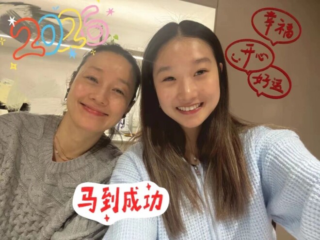 文章大女儿18岁啦 像极了年轻时的马伊琍（配图5）