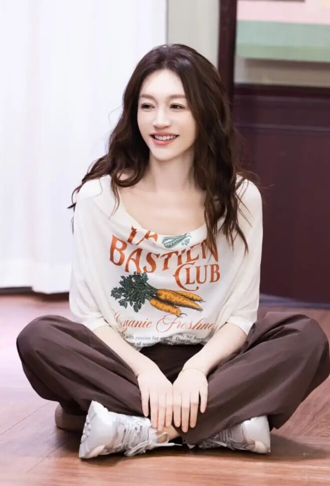 李小冉嫁给挚友后又离婚 她的情路坎坷到离谱（配图18）