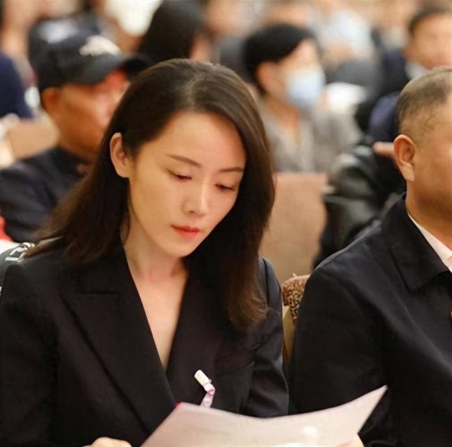 她是军人出身，被坑演了三级片，险赔2亿