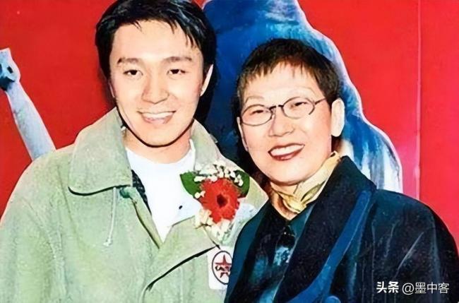 7岁撞破父亲出轨 周星驰与98岁老父终和解