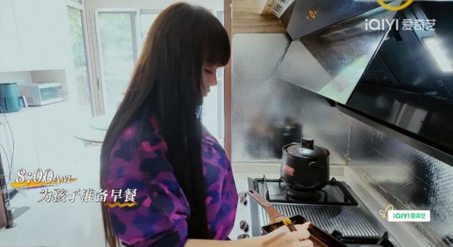 一双鞋就要四百万 冉莹颖上千双高跟鞋霸屏热搜