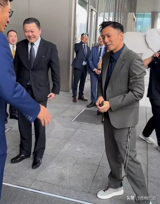 谢霆锋落地北京皱纹多 不老男神还是老了（配图6）