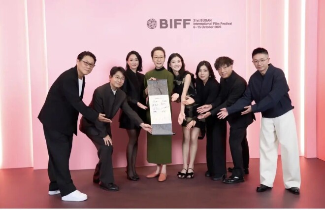 51岁周迅同框71岁奚美娟 一个灵动一个优雅（配图18）