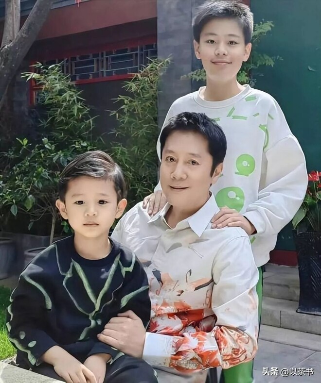 蔡国庆妻子罕见露面 颜值高气质高贵（配图12）