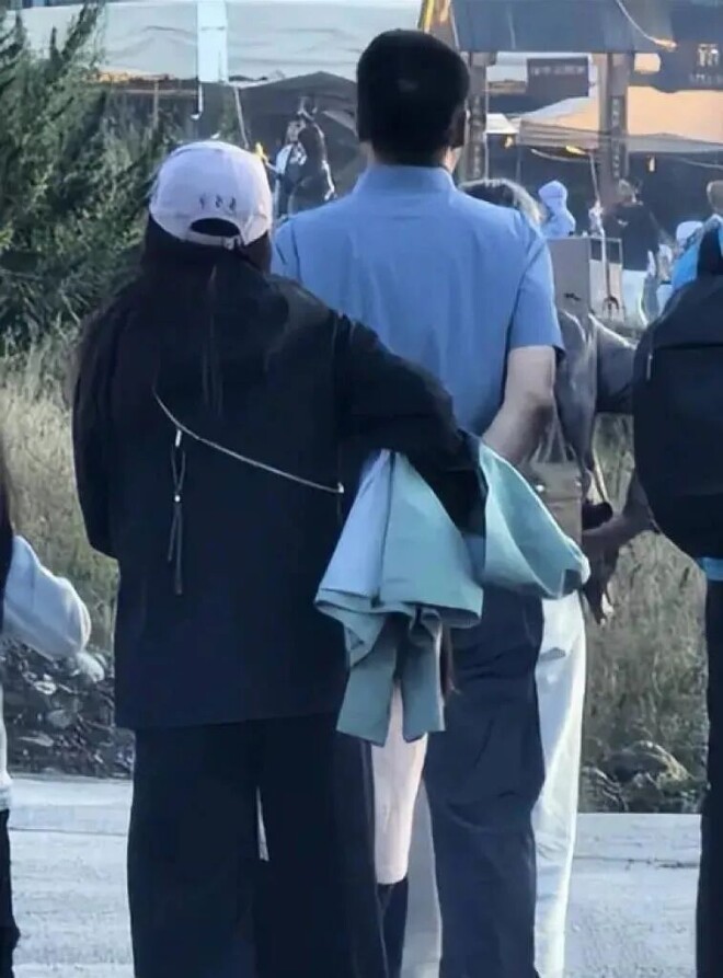 霍启刚一家7口新疆旅行 郭晶晶素颜和善又大气（配图2）
