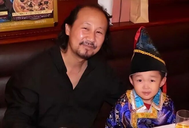 腾格尔现状：住北京别墅 把老来得子儿子宠成宝（配图5）