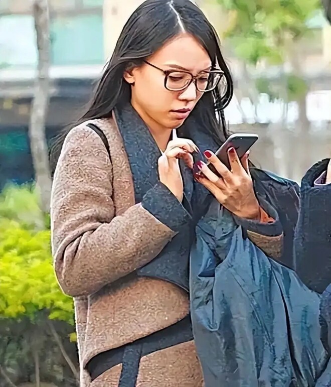 王力宏携父母享受天伦 李靓蕾素颜等公交带三娃（配图8）