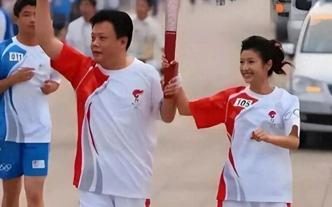 原来他俩已离婚：一个未再娶 一个嫁同行生子（配图2）