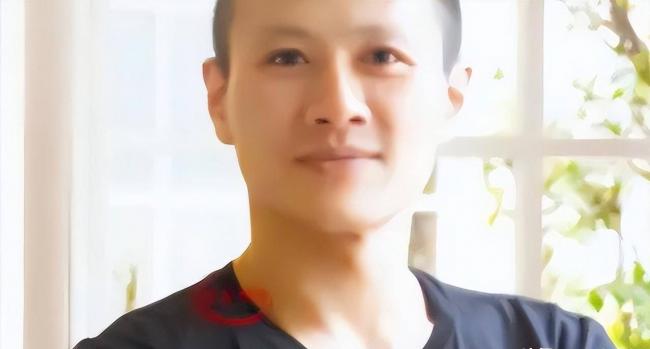 舞伴猝逝后岁杨丽萍近况曝光，难怪小彩旗不接班