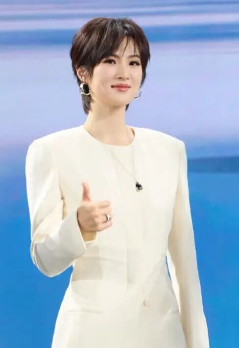 28岁姚安娜发文官宣一大好消息 这下任正非（配图43）
