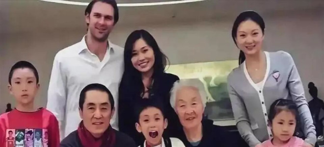 嫁给张艺谋15年陈婷母亲近照曝光 戴着玉镯（配图6）