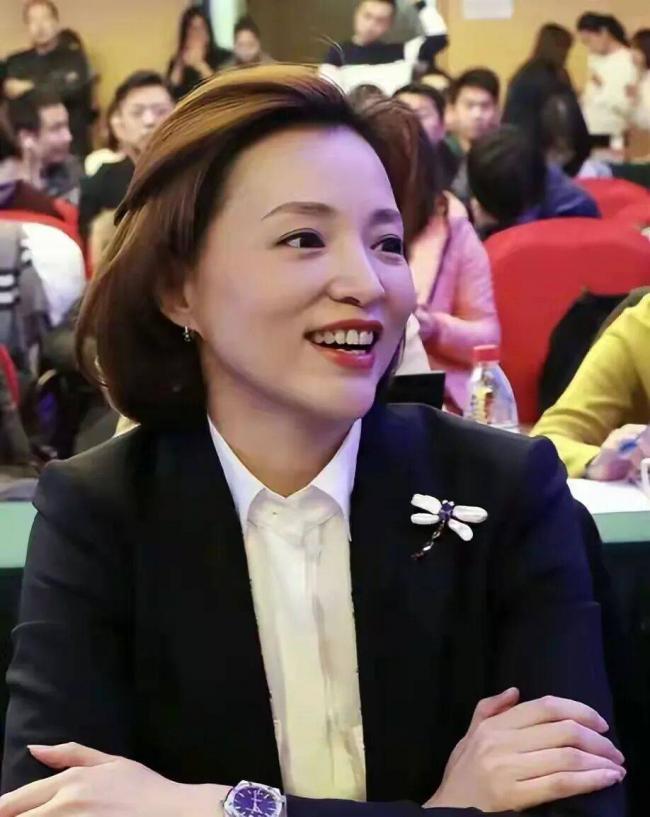 董卿被拒上台，到底冤不冤