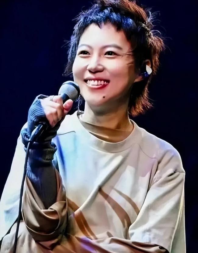 窦靖童妹妹被曝患精神疾病，20年和窦唯不见面