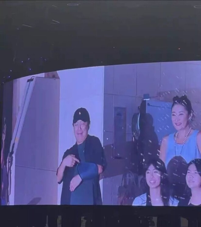 众星现身那英演唱会！王菲到场 肖战当嘉宾（配图10）