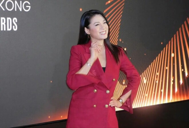 香港女星传恋70岁百亿富商 街头背普通帆布袋（配图4）