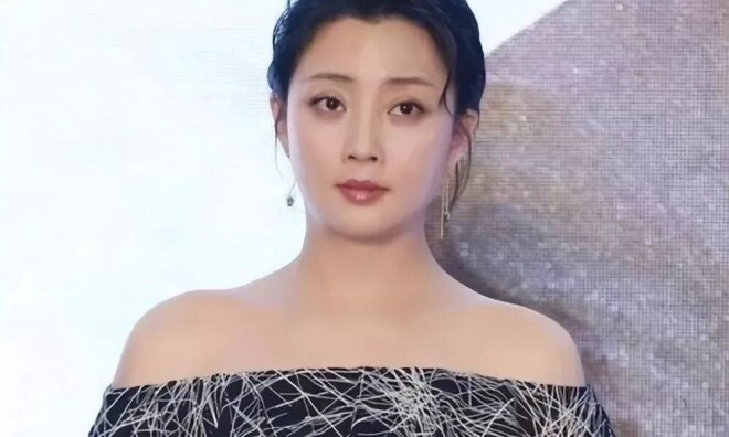 46岁殷桃路人照判若两人 昔日女神变大妈（配图4）