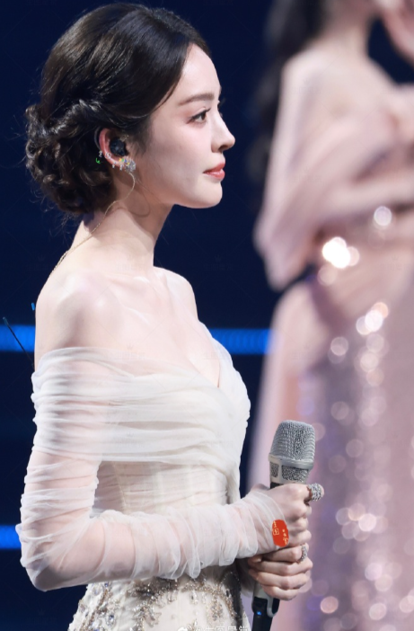 大湾区晚会：李宇春身材真好，刘涛好惊艳