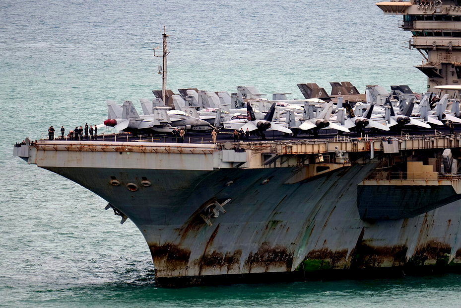 美國海軍「林肯號」航空母艦2日抵達泰國春武里府林查班港。美聯社